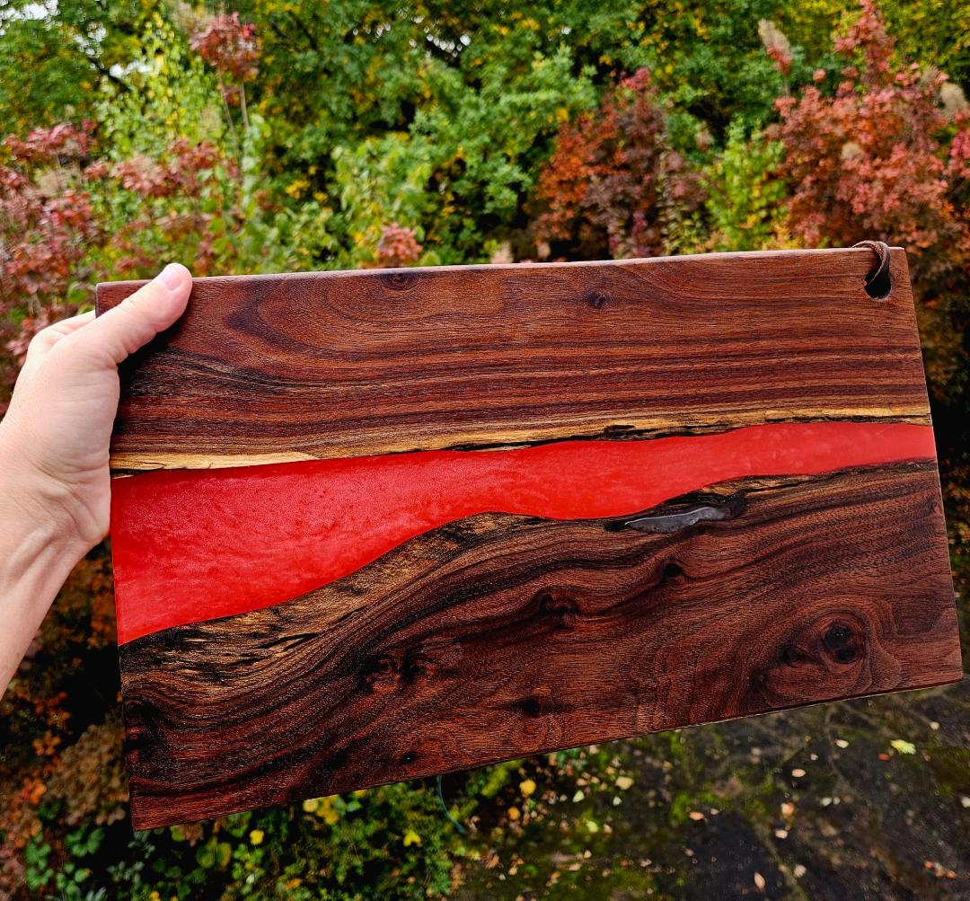 📅 November 14, 2025, 🕑 2:00 PM – 4:00 PM, Epoxy River Board Workshop – Charcuterie Board📍 Fredericksburg Trade Days | Fredericksburg, TX