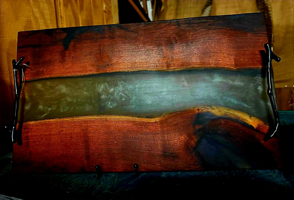 📅 November 15, 2025, Epoxy River Board Workshop – Charcuterie Board 🕑 2:00 PM – 4:00 PM 📍 Fredericksburg Trade Days | Fredericksburg, TX