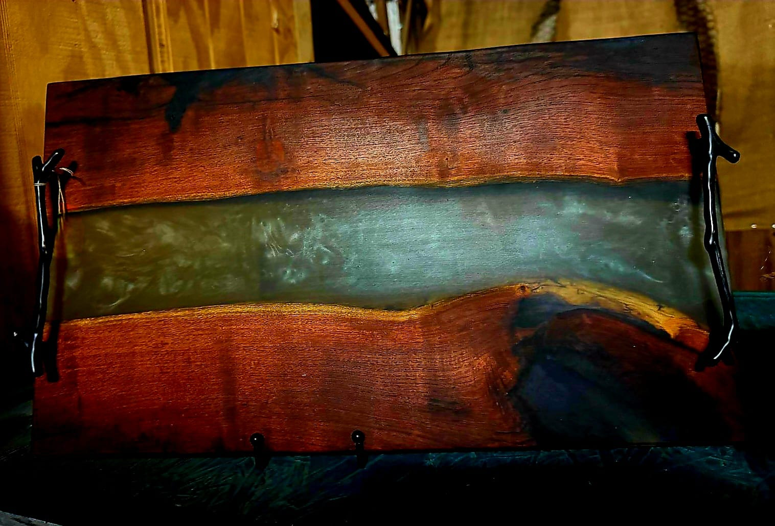 📅 November 28, 2025, Epoxy River Board Workshop – Charcuterie Board 🕑 2:00 PM – 4:00 PM 📍 Fredericksburg Trade Days | Fredericksburg, TX